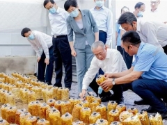 山東省委書記劉家義前往聊城市臨清清源正本生物醫藥科技有限公司調研考察 ()